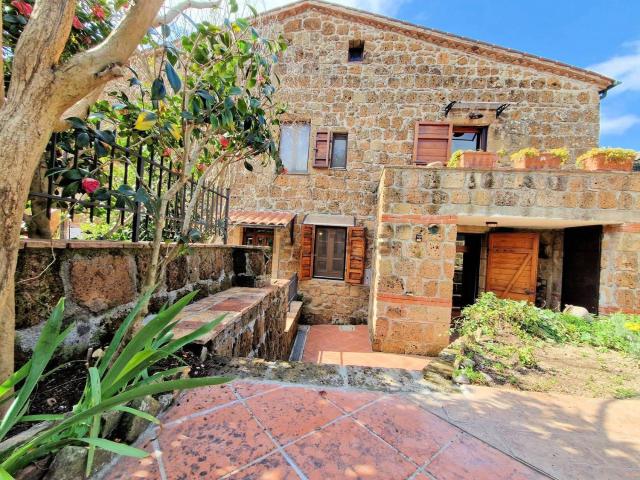 Casa in vendita a Unione di Comuni Montani Colline del Fiora, Sorano