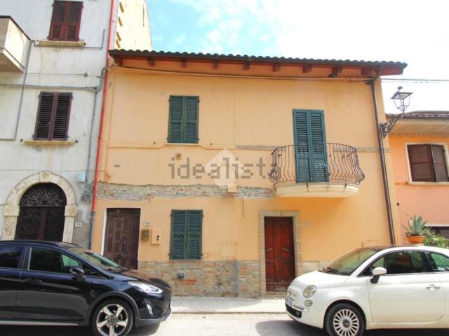 Casa in vendita a Piattoni, Marche