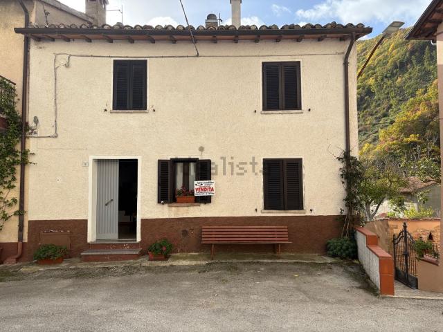Casa in vendita a Scheggia e Pascelupo, Isola Fossara