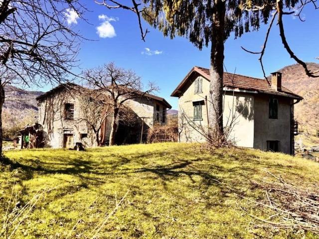 Casa in vendita a Schignano, Lombardia