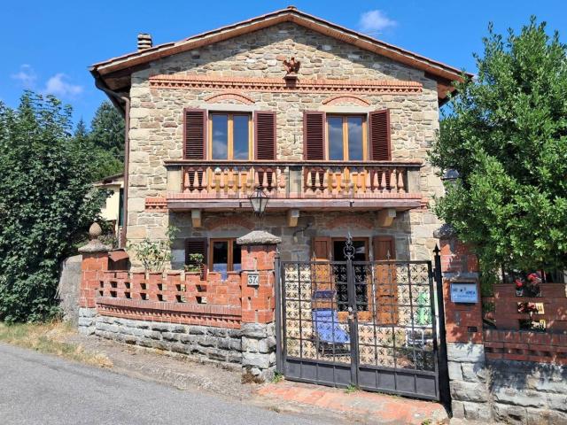 Casa in vendita a Castel San Niccolò, Toscana