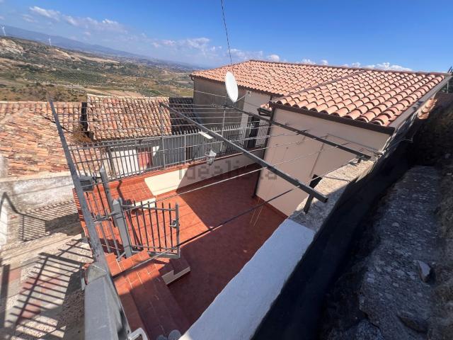 Casa in vendita a Borgo Tirone, Squillace