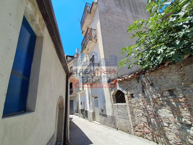 Casa in vendita a Graniti, Sicilia
