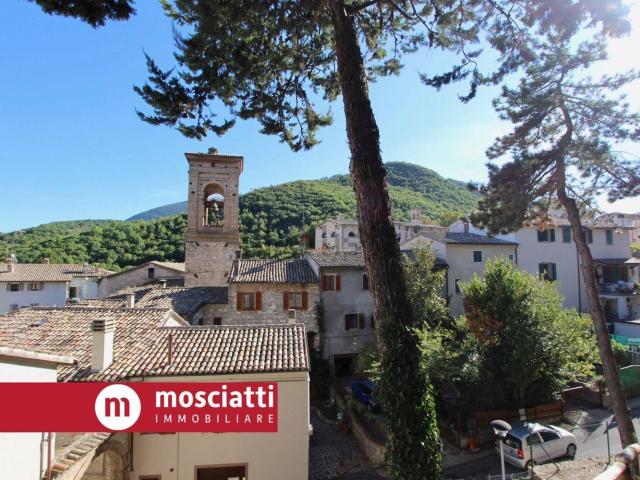 Casa in vendita a Esanatoglia, Macerata