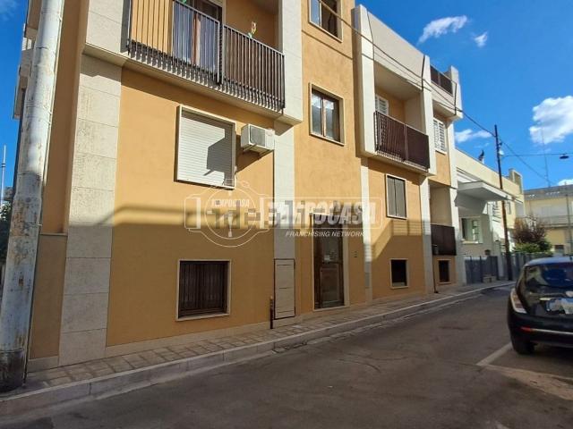 Casa in vendita a Adelfia, Bari
