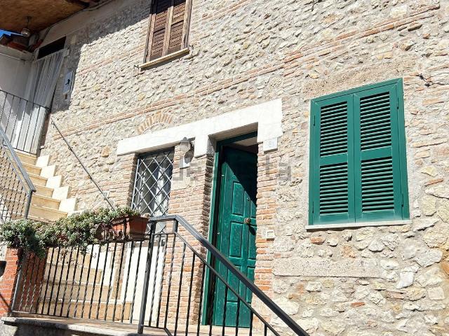 Casa in vendita a Scandriglia, Lazio