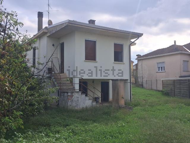 Casa in vendita a Zeme, Pavia