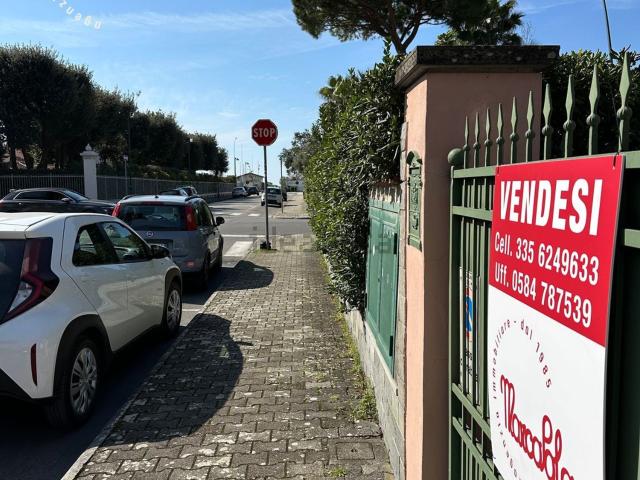 Casa in vendita a Roma Imperiale, Forte Dei Marmi