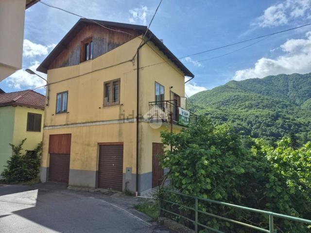 Casa in vendita a Montoggio, Liguria