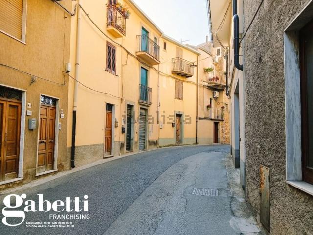 Casa in vendita a Ficarra, Sicilia