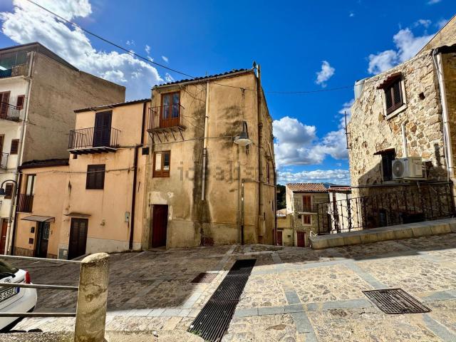 Casa in vendita a Caccamo, Sicilia
