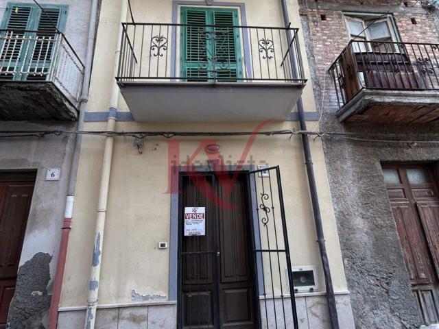 Casa in vendita a Barcellona, Barcellona Pozzo Di Gotto