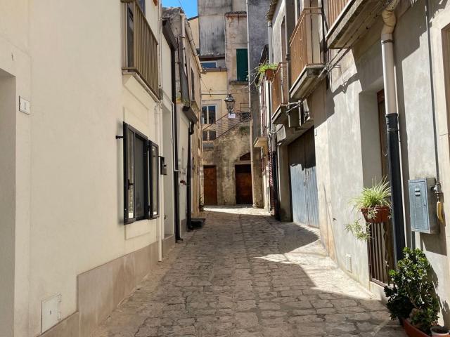 Casa in vendita a Chiaramonte Gulfi, Ragusa
