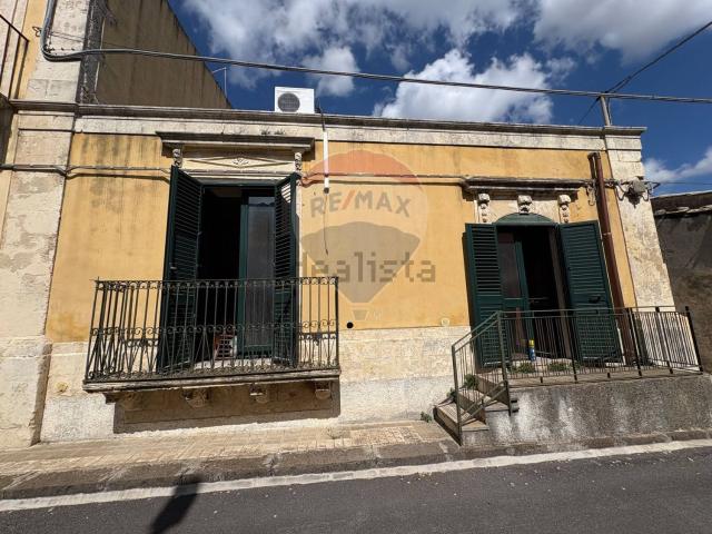 Casa in vendita a Cassaro, Sicilia