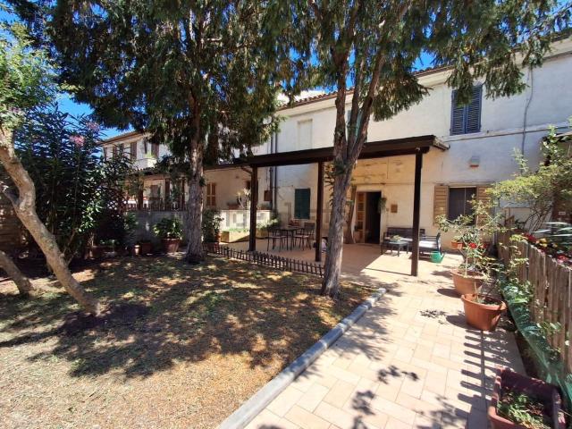 Casa in vendita a Foligno, Umbria