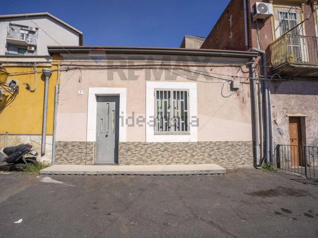 Casa in vendita a Acquicella, Catania