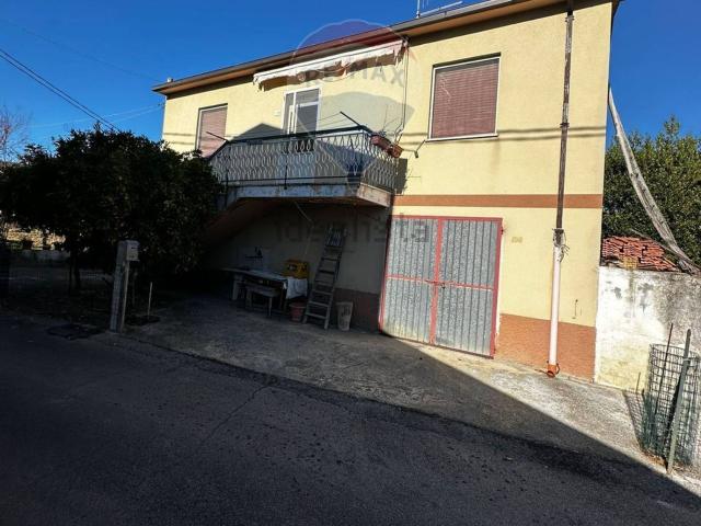 Casa in vendita a Castiglione Messer Raimondo, Abruzzo