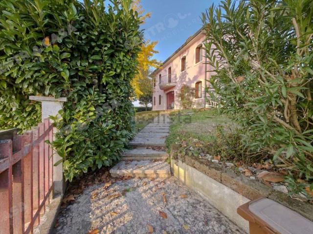 Casa in vendita a Legnago, Veneto
