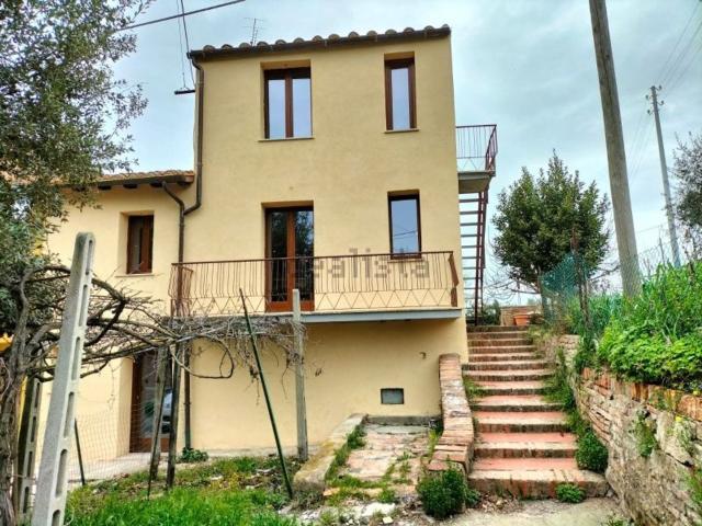 Casa in vendita a Macchie, Gioiella