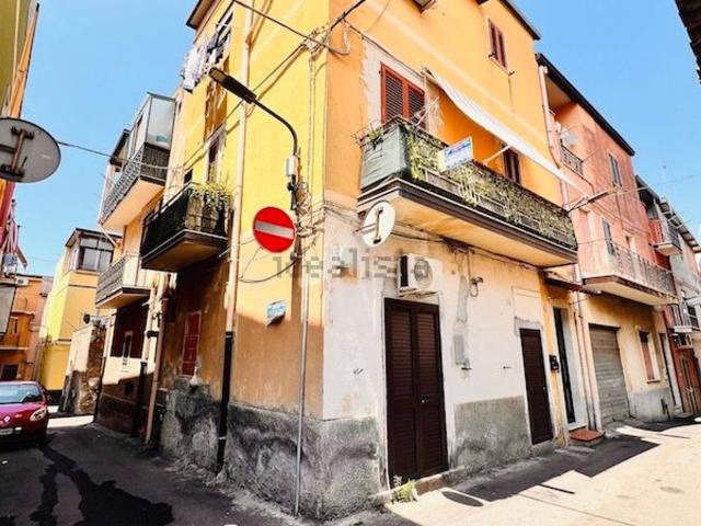 Casa in vendita a Adrano, Sicilia