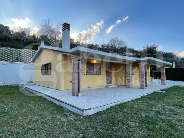 Casa in vendita a Bettona, Umbria