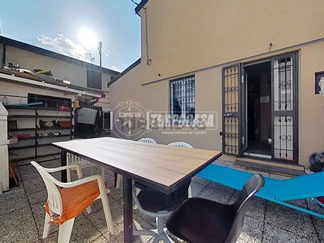 Casa in vendita a Biassono, Lombardia