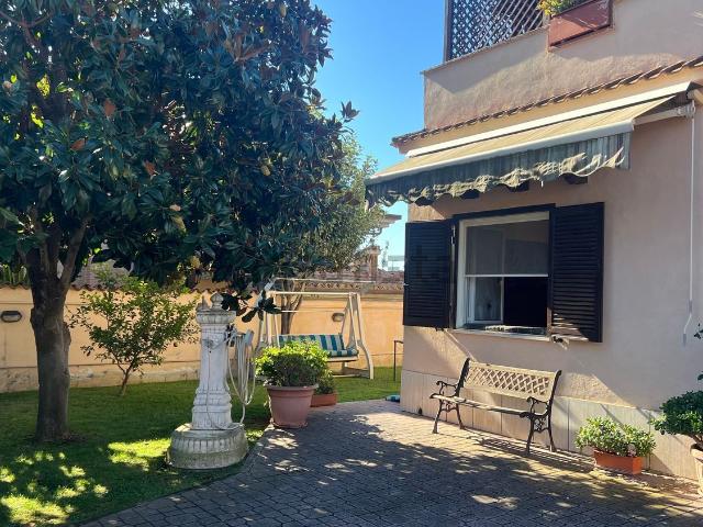 Casa in vendita a Torvaianica Alta, Pomezia
