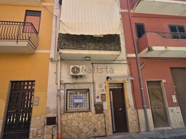 Casa in vendita a Adrano, Sicilia