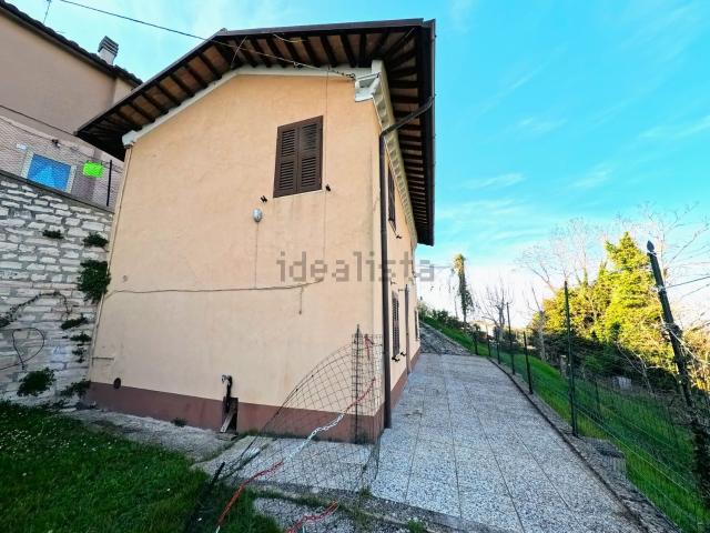 Casa in vendita a Ospedaletto, Marche