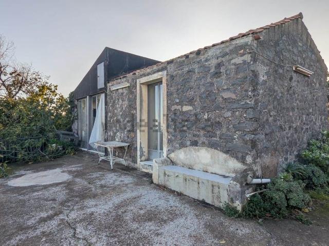 Casa in vendita a Aci Sant'antonio, Sicilia