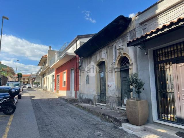 Casa in vendita a Giarre, Sicilia