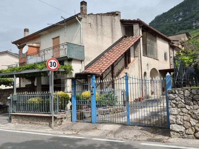 Casa in vendita a Petruro, Forino