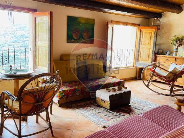 Casa in vendita a Monterosso Almo, Sicilia