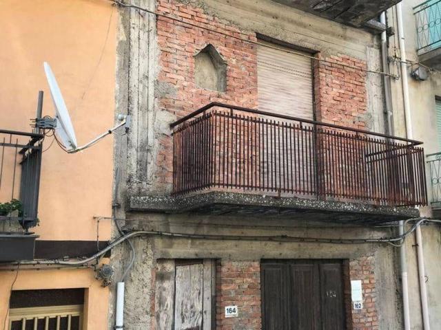 Casa in vendita a Santa Domenica Vittoria, Messina