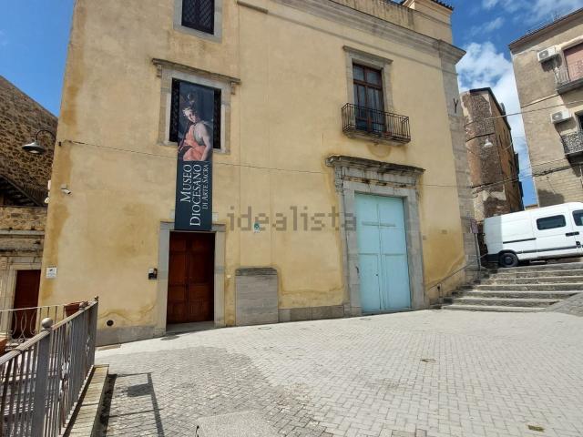 Casa in vendita a Nicosia, Sicilia