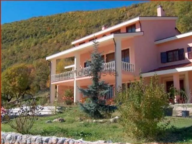 Casa in vendita a Cerreto Di Spoleto, Umbria