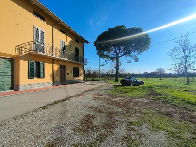 Casa in vendita a Prato, Toscana