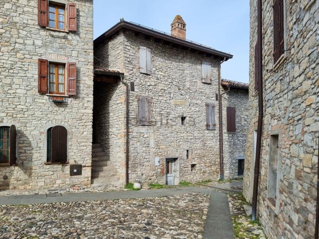 Casa in vendita a Calestano, Reggio Emilia