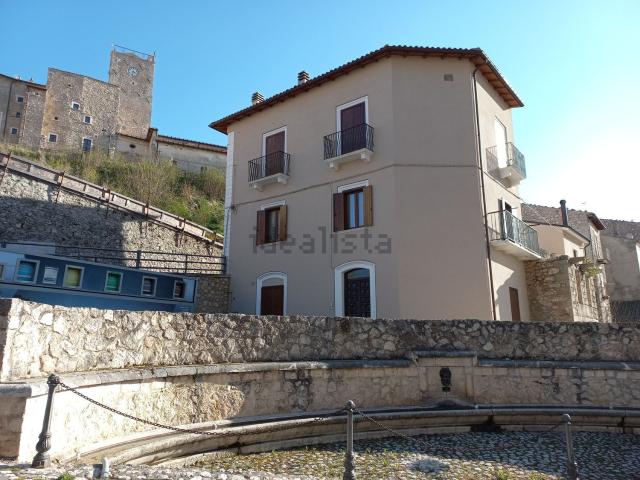 Casa in vendita a Castel Del Monte, Abruzzo