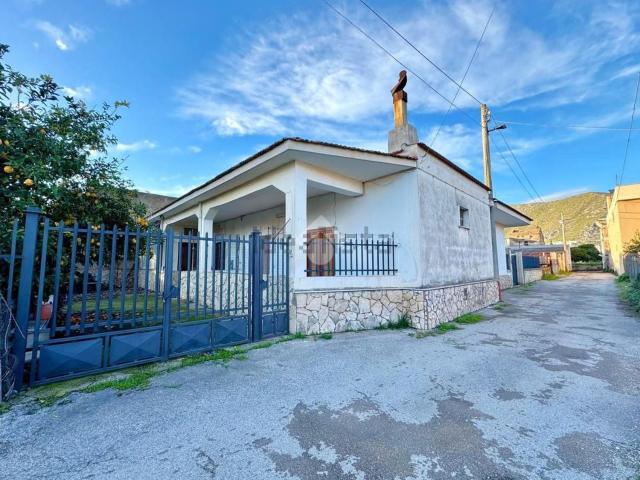 Casa in vendita a Mondragone, Campania