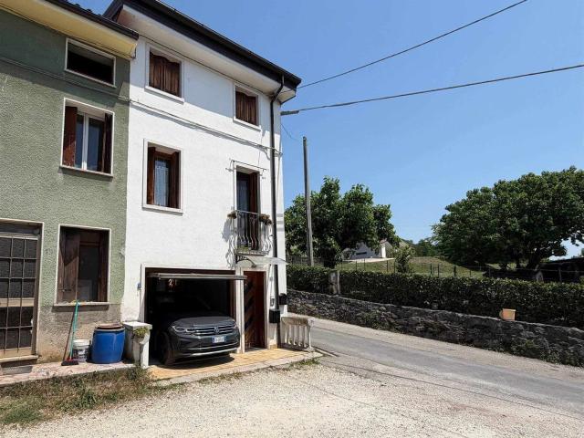 Casa in vendita a Chiampo, Veneto