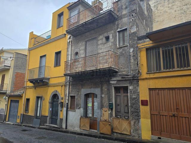 Casa in vendita a Bronte, Sicilia