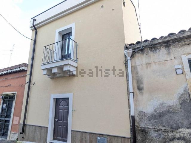 Casa in vendita a Aci Santa Lucia, Aci Catena