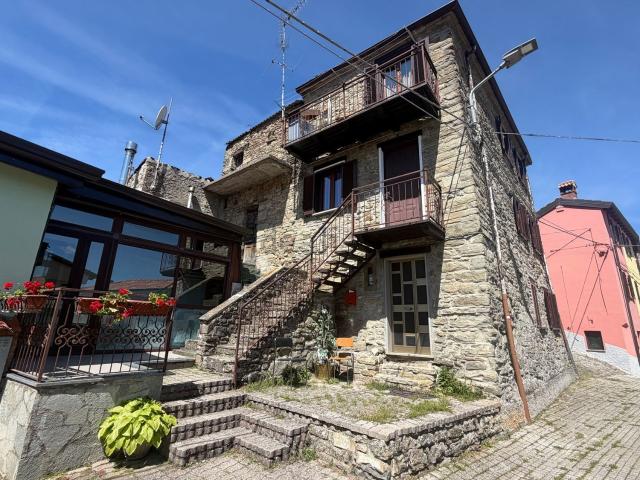 Casa in vendita a Varzi, Lombardia