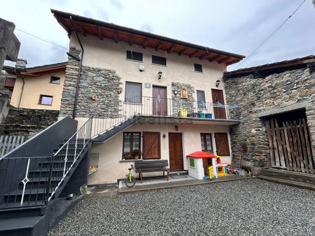 Casa in vendita a Issogne, Aosta