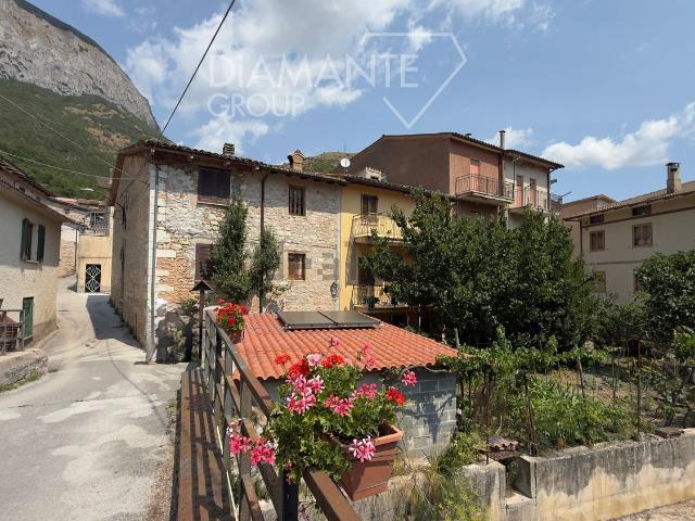 Casa in vendita a Scheggia e Pascelupo, Isola Fossara