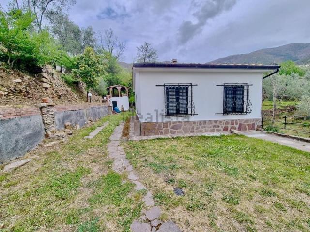 Casa in vendita a Nicosia-Rezzano, Calci