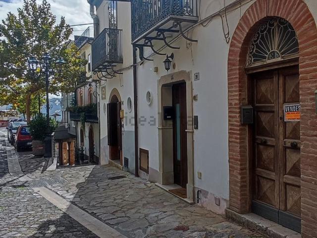 Casa in vendita a Castelcivita, Campania