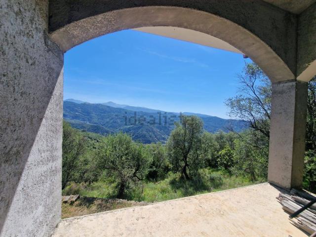 Casa in vendita a Dolceacqua, Liguria