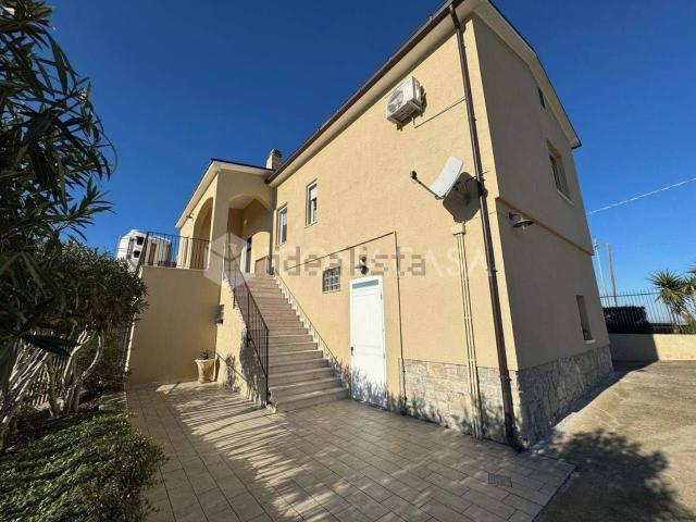 Casa in vendita a Montenero di Bisaccia, Molise